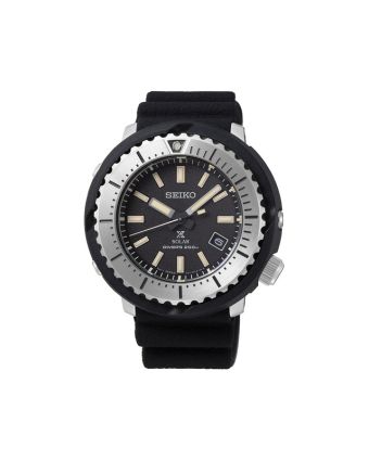 Seiko Prospex SNE541P1 mustalla taululla, valkoisella taustalla edestä
