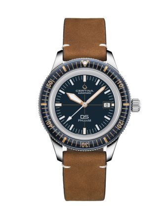 Certina DS PH200M Powermatic 80 C036.407.16.040.00 sinisellä taululla, valkoisella taustalla edestä