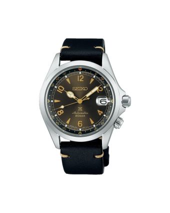 Seiko Prospex Land SPB209J1 ruskealla taululla, valkoisella taustalla edestä