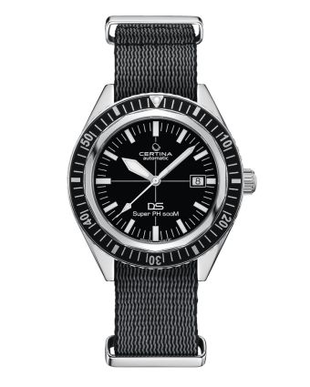 Certina DS Super PH500M C037.407.18.050.00 mustalla taululla, valkoisella taustalla edestä