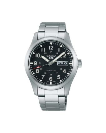 Seiko 5 Sports Field SRPG27K1 mustalla taululla, valkoisella taustalla edestä
