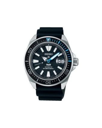 Seiko Prospex Sea SRPG21K1 mustalla taululla, valkoisella taustalla edestä