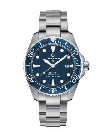 Certina DS Action Diver 43mm Powermatic 80 C032.607.11.041.00 sinisellä taululla, valkoisella taustalla edestä