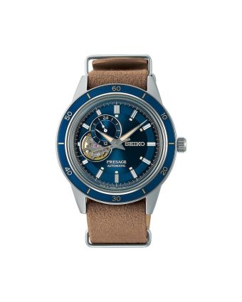 Seiko Presage Style60's SSA453J1 sinisellä taululla, valkoisella taustalla edestä