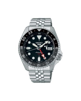 Seiko 5 Sports SKX SSK001K1 mustalla taululla, valkoisella taustalla edestä