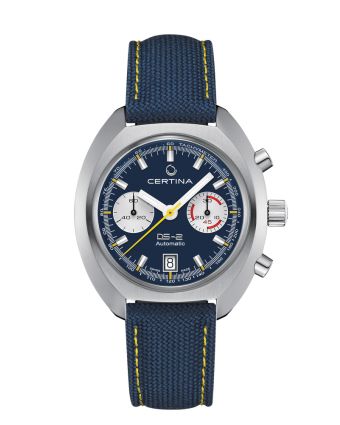 Certina DS-2 Chronograph Automatic C024.462.18.041.00 sinisellä taululla, valkoisella taustalla edestä