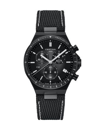 Certina DS-7 Chronograph C043.417.38.081.00 harmaalla taululla, valkoisella taustalla edestä