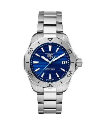 TAG Heuer Aquaracer Solargraph WBP1113.BA0000 sinisellä taululla, valkoisella taustalla edestä