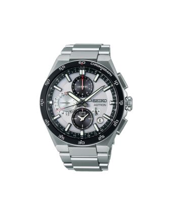 Seiko Astron SSH153J1 hopeisella taululla, valkoisella taustalla edestä
