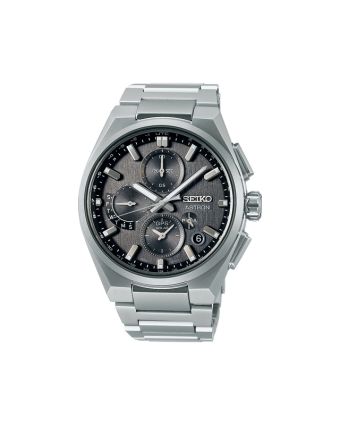 Seiko Astron SSH163J1 harmaalla taululla, valkoisella taustalla edestä
