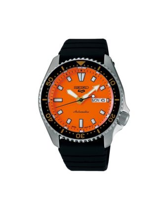 Seiko 5 Sports SKX SRPL89K1 oranssilla taululla, valkoisella taustalla edestä