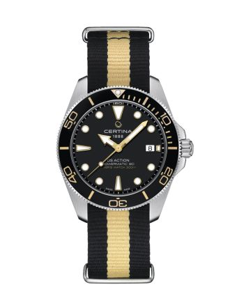 Certina DS Action Diver 40.5mm Powermatic 80 C048.407.18.051.01 mustalla taululla, valkoisella taustalla edest&auml;