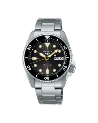 Seiko 5 Sports SKX SRPL79K1 harmaalla taululla, valkoisella taustalla edestä