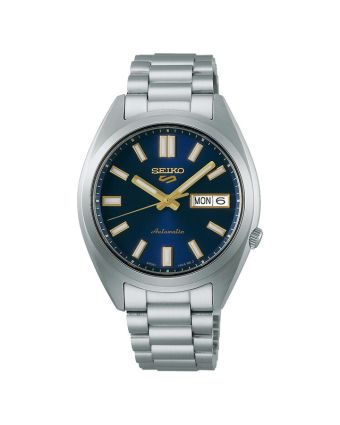 Seiko 5 Sports SNXS SRPL55K1 sinisellä taululla, valkoisella taustalla edestä