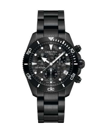 Certina DS Action Chrono C048.417.33.201.00 mustalla hiilikuvioisella taululla, valkoisella taustalla edestä