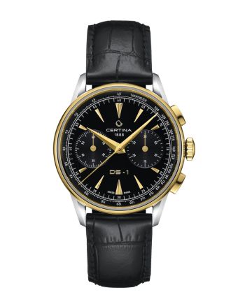 Certina DS-1 Chrono Auto C029.462.26.051.00 mustalla taululla, valkoisella taustalla edestä