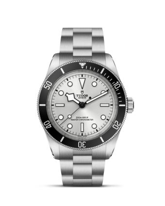 Tudor Black Bay 68 M7943A1A0NU-0002 hopeanv&auml;risell&auml; taululla, valkoisella taustalla edest&auml;