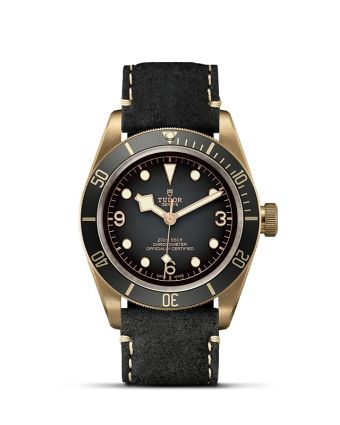 Tudor Black Bay Bronze M79250BA-0001 liuskekivenharmaalla taululla, valkoisella taustalla edestä