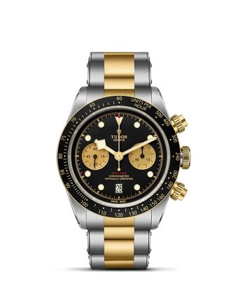 Tudor Black Bay Chrono S&G M79363N-0001 mustalla taululla, valkoisella taustalla edestä