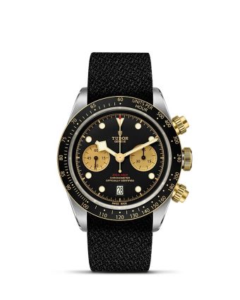 Tudor Black Bay Chrono S&G M79363N-0003 mustalla taululla ja tekstiilirannekkeella, valkoisella taustalla edestä