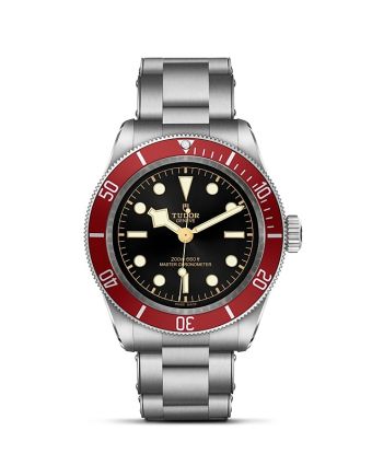 Tudor Black Bay 41 M7941A1A0RU-0001 mustalla taululla, valkoisella taustalla edestä
