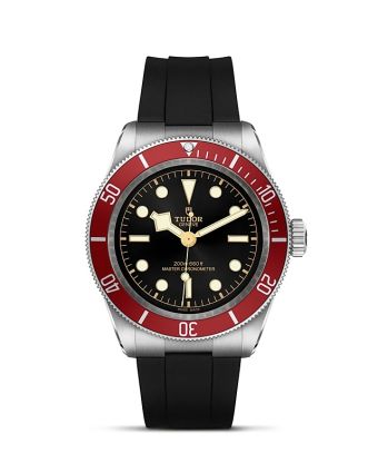 Tudor Black Bay 41 M7941A1A0RU-0002 mustalla taululla, valkoisella taustalla edestä
