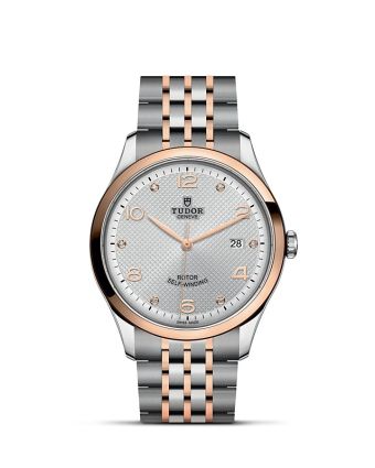 Tudor 1926 41 M91651-0002 hopeataululla ja timanteilla, valkoisella taustalla edestä